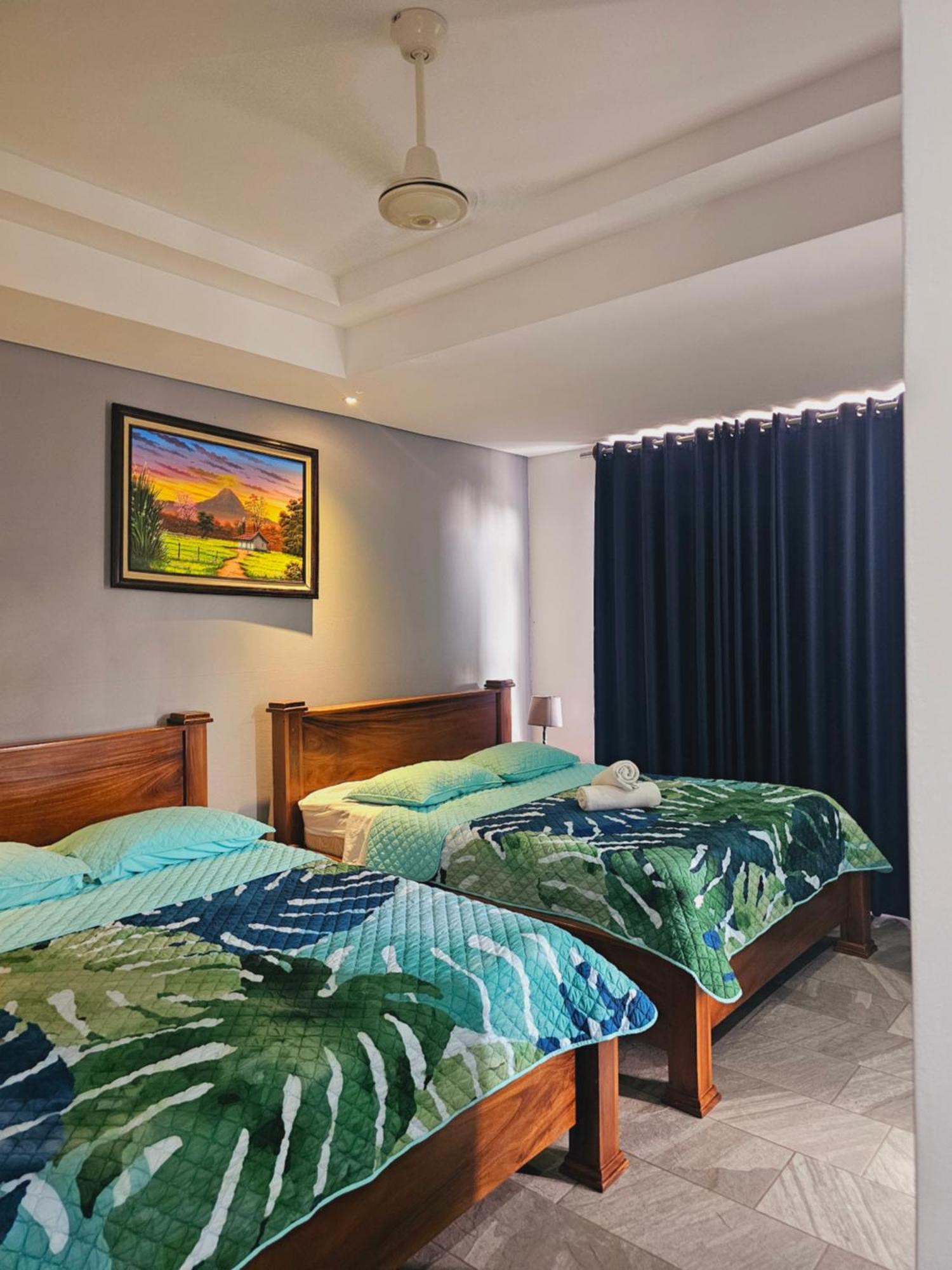 Pura Vida Apartments Quepos Quarto foto